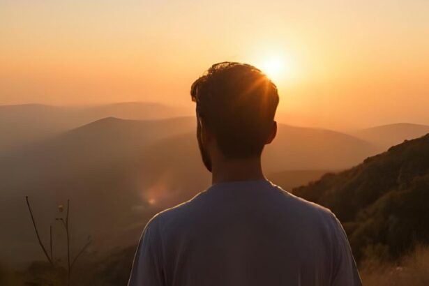Az álomban megjelenő pénisz a férfiasság és az önbizalom szimbóluma lehet, amely új lehetőségeket és felfedezéseket jelez.