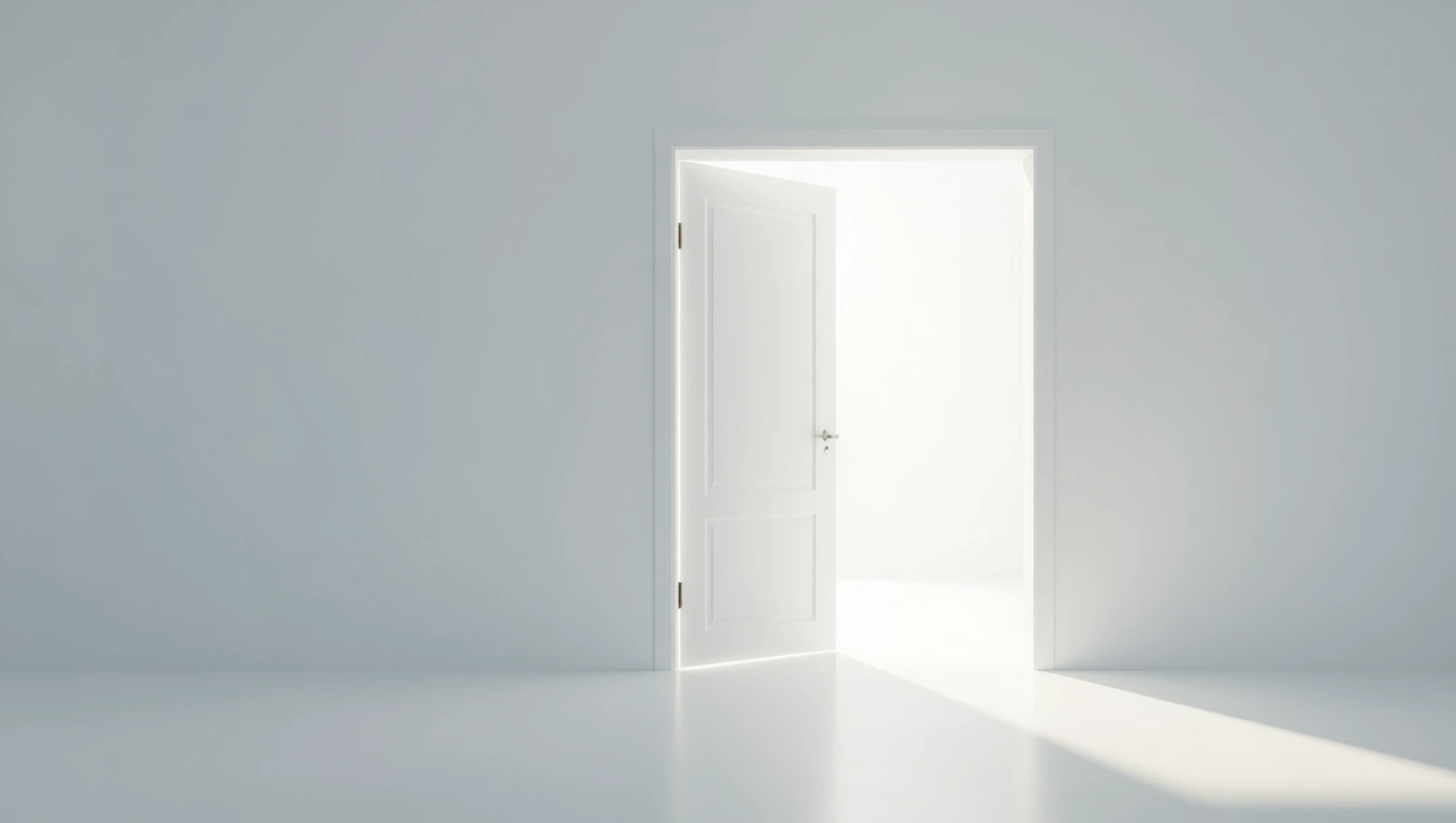 Nyitott ajtó egy világos, üres helyiségbe, amely új lehetőségeket szimbolizál.